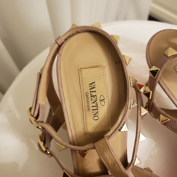 Valentino Rockstud Kitten Heels in Fushia - Picture 4 of 10